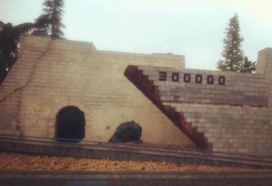 南京大屠杀纪念馆什么时候恢复开放的